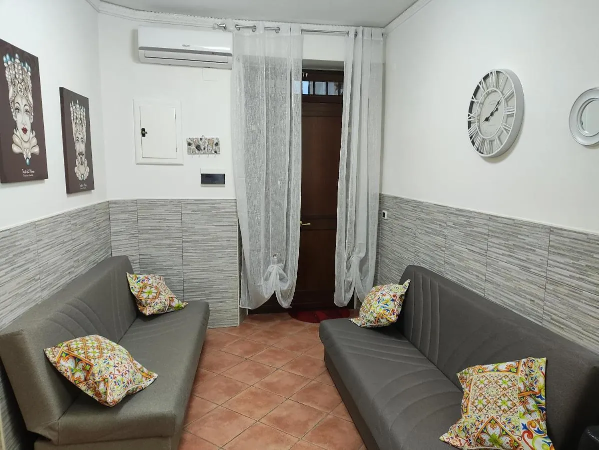 Chloe'S Apartament Giardini Naxos Apartment