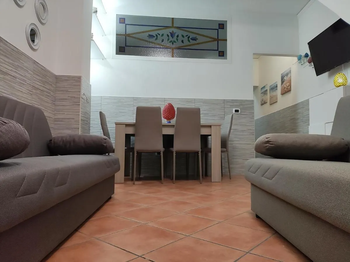 Chloe'S Apartament Giardini Naxos Italia