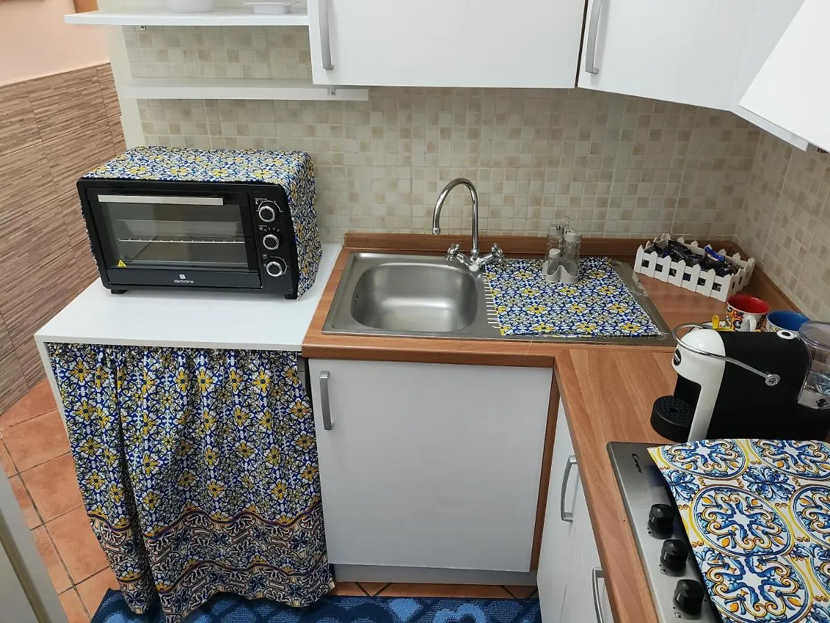 Chloe'S Apartament Giardini Naxos Apartment