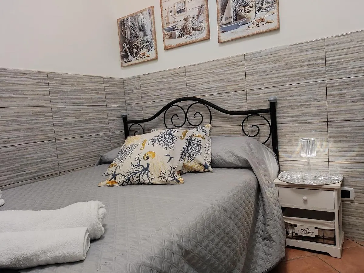 Chloe'S Apartament Giardini Naxos 0*,